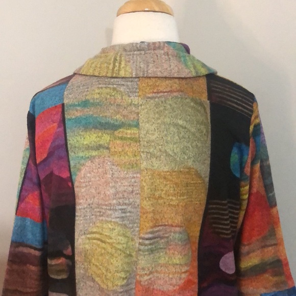 Damee colorful 3/4 length bell sleeve abstract geometric jacket, size M - Picture 4 of 11